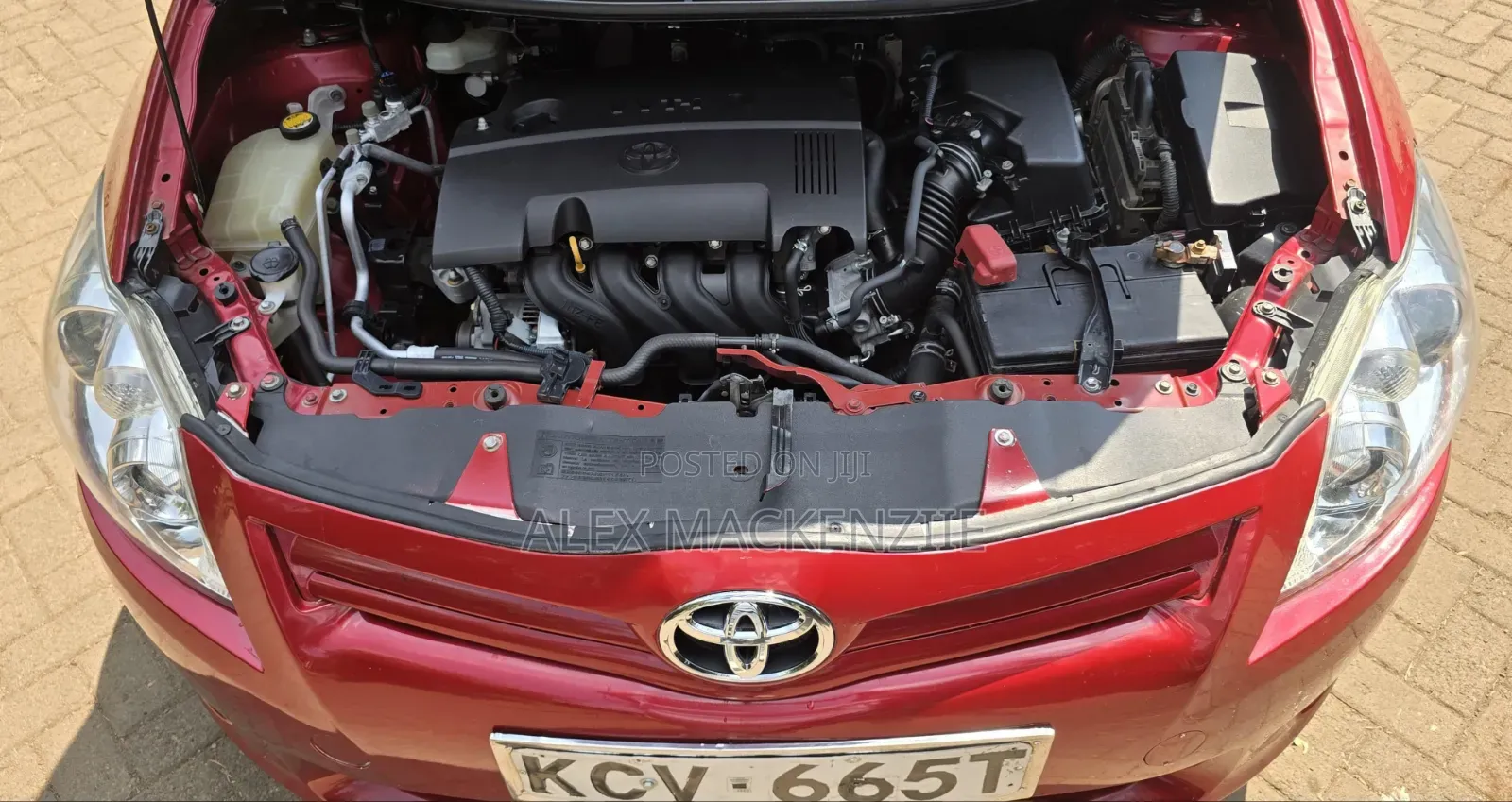 Toyota Auris 2011 Red