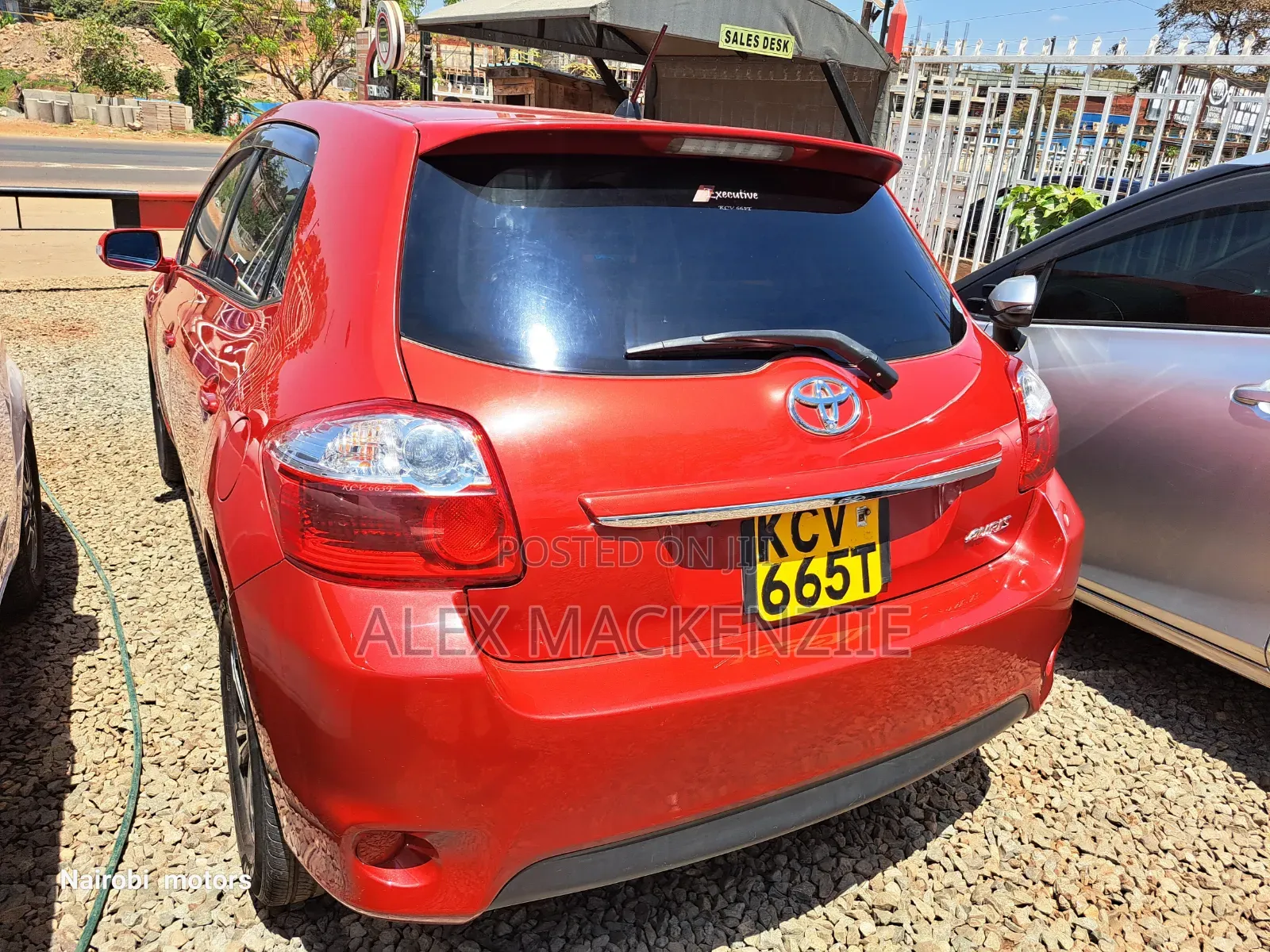 Toyota Auris 2011 Red