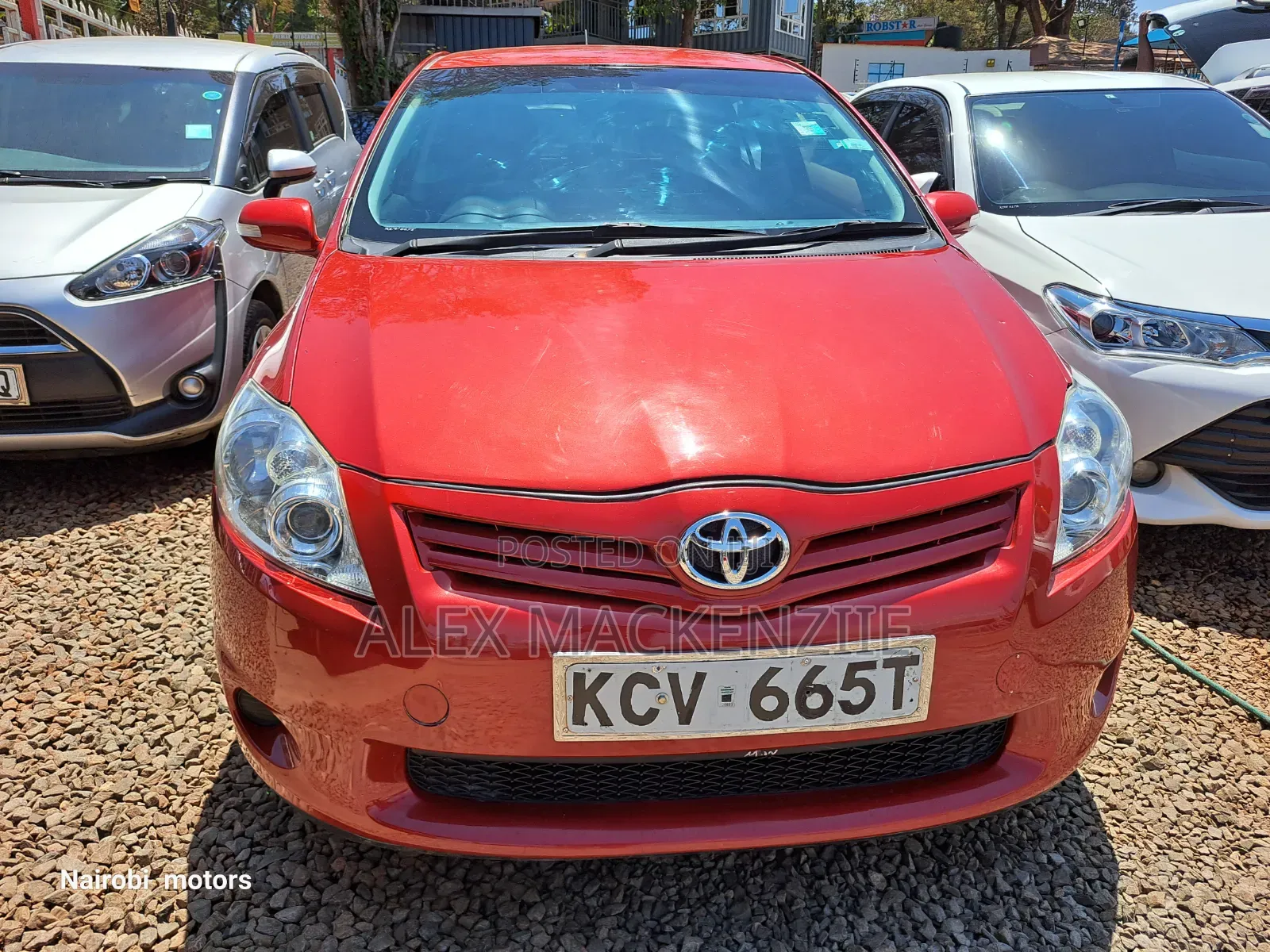 Toyota Auris 2011 Red