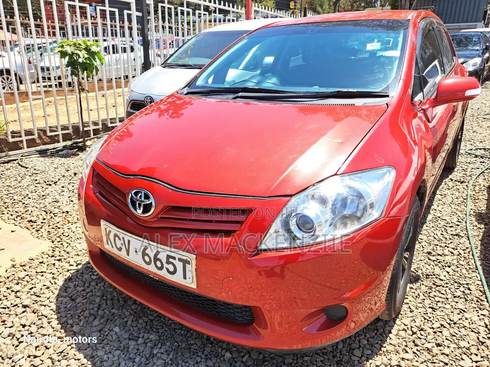 Toyota Auris 2011 Red