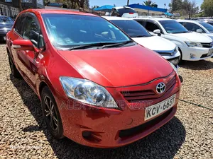 Toyota Auris 2011 Red