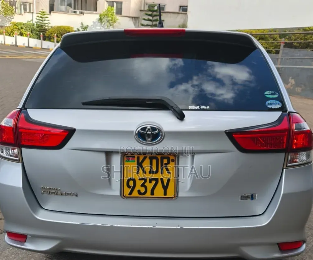 Toyota Corolla Fielder 2017 Silver