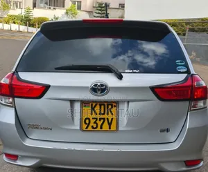 Toyota Corolla Fielder 2017 Silver