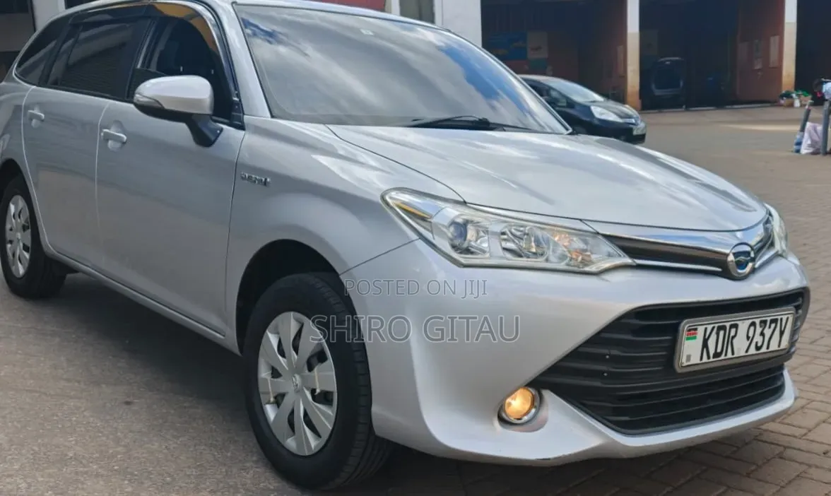 Toyota Corolla Fielder 2017 Silver