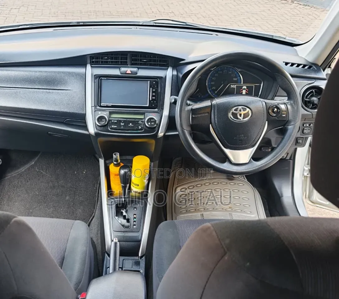 Toyota Corolla Fielder 2017 Silver