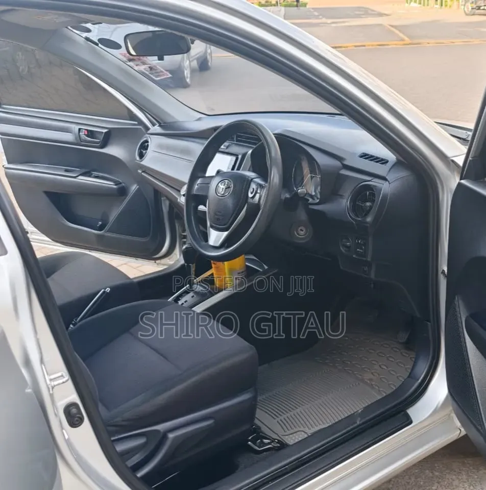 Toyota Corolla Fielder 2017 Silver