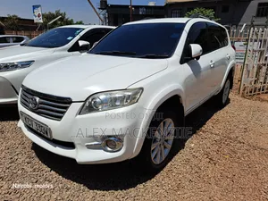 Toyota Vanguard 2012 White