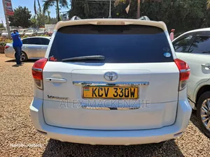 Toyota Vanguard 2012 White