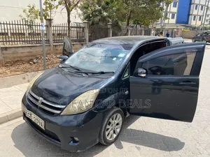 Toyota ISIS 2008 Blue