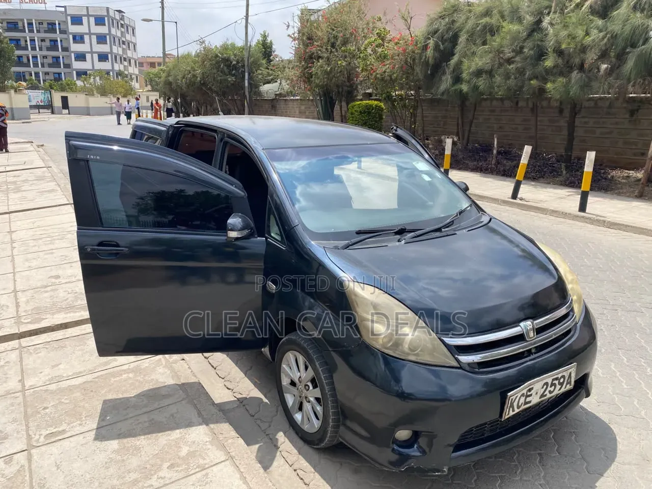 Toyota ISIS 2008 Blue