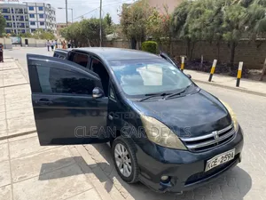Toyota ISIS 2008 Blue