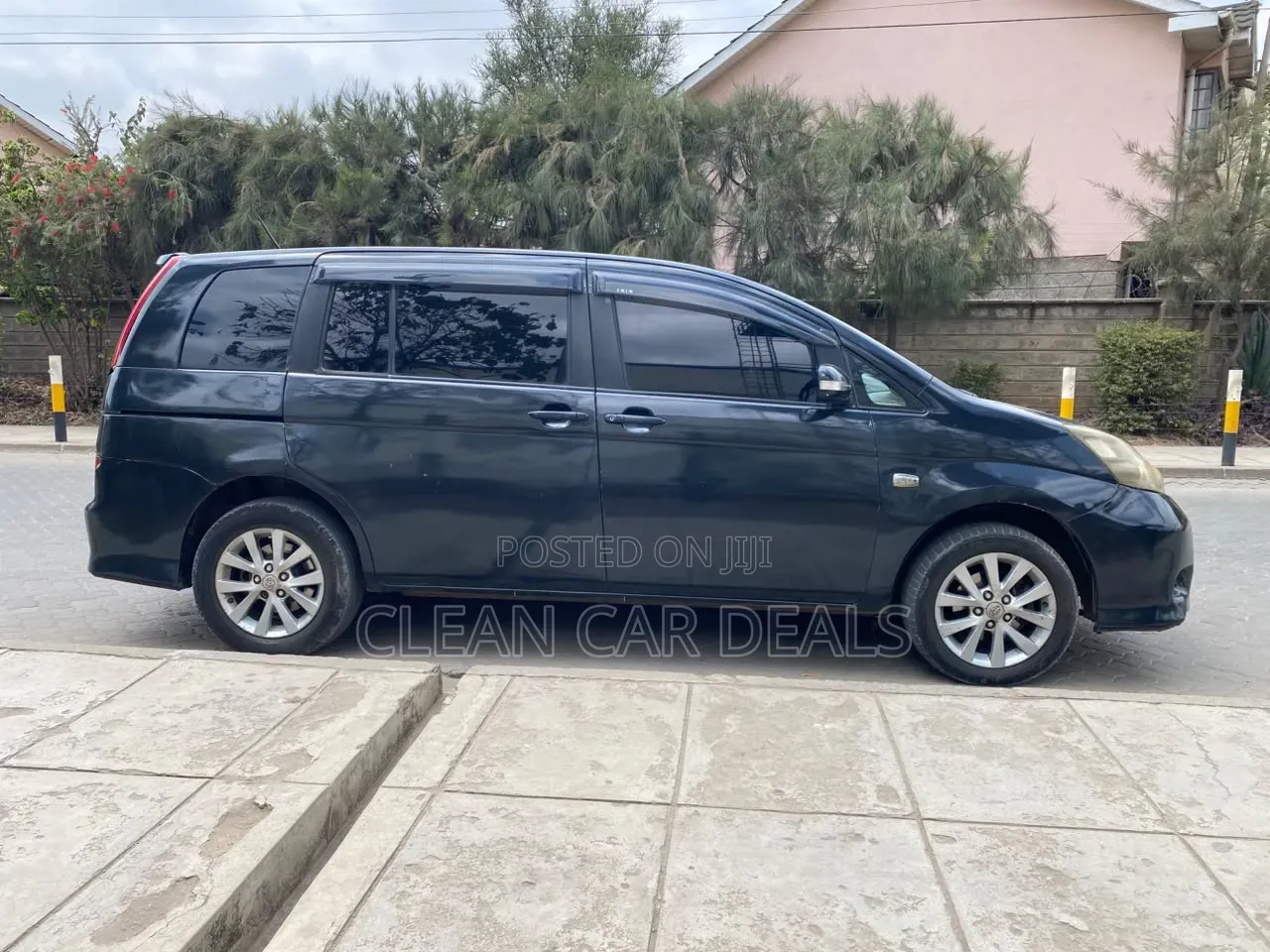 Toyota ISIS 2008 Blue