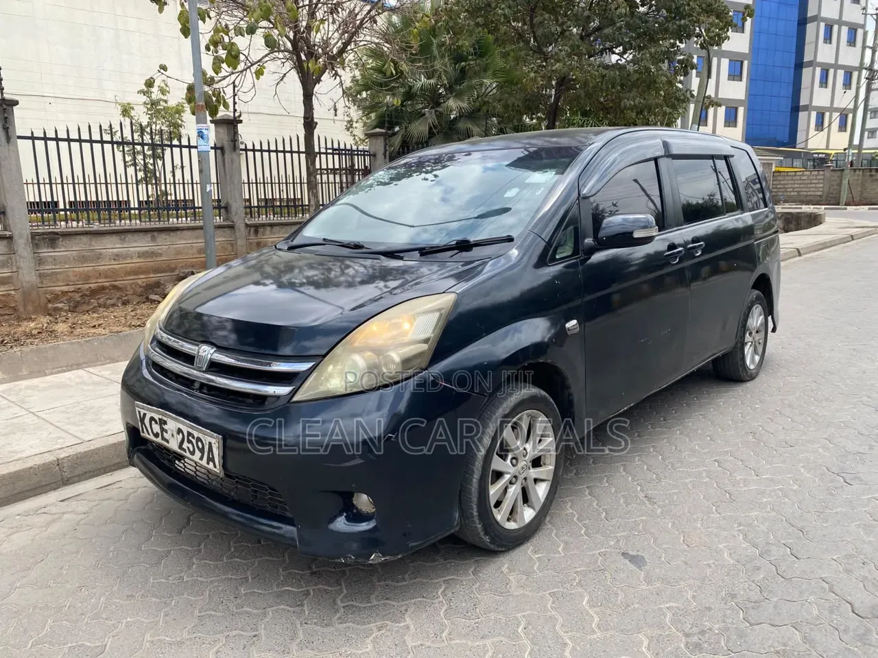 Toyota ISIS 2008 Blue