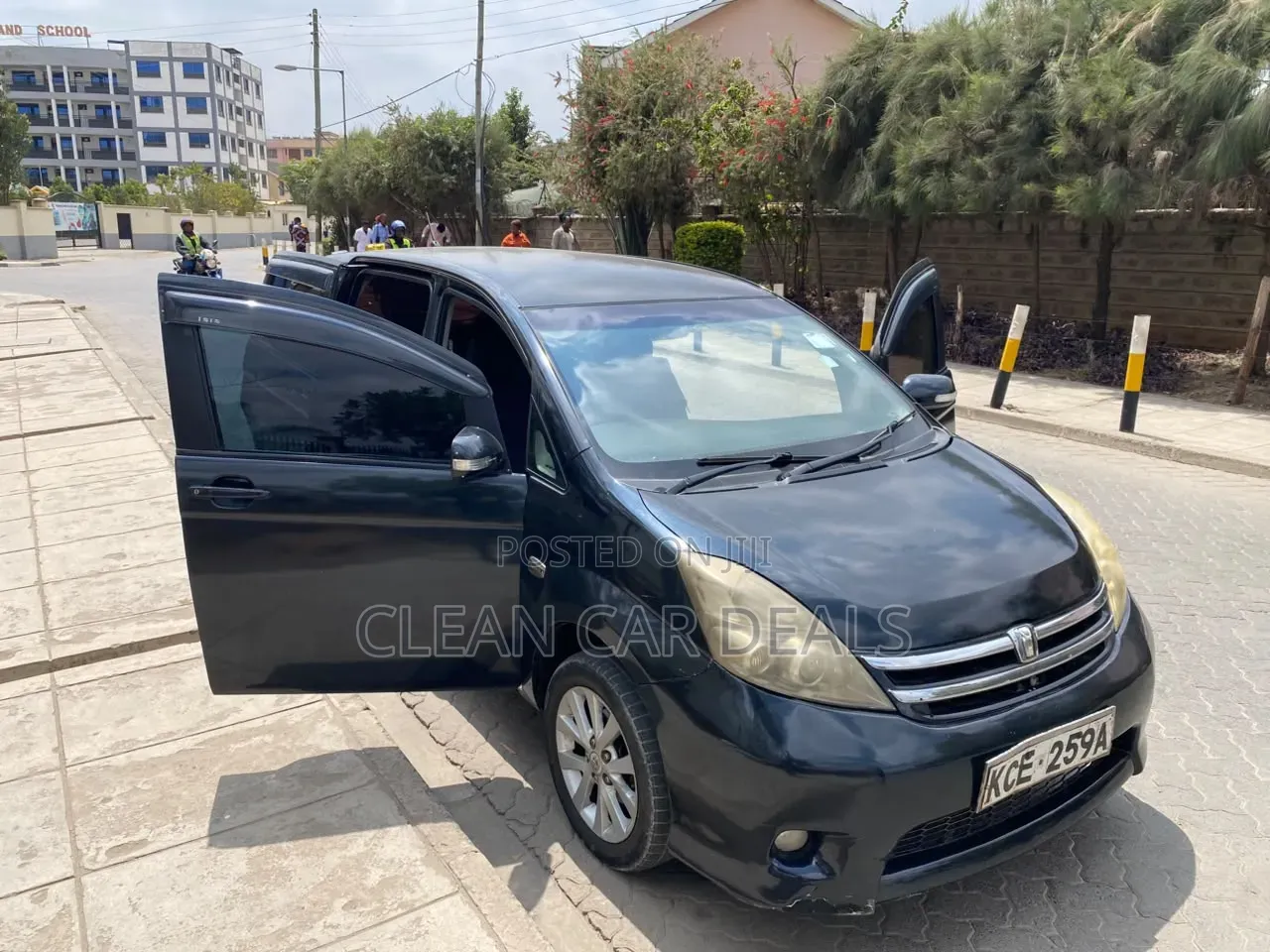 Toyota ISIS 2008 Blue