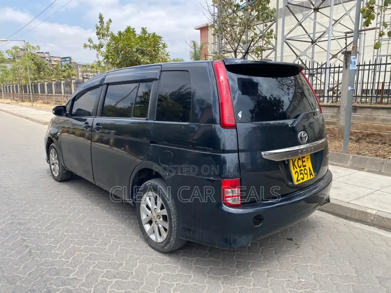 Toyota ISIS 2008 Blue