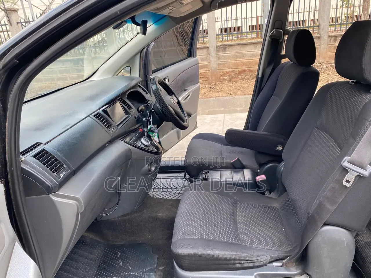 Toyota ISIS 2008 Blue