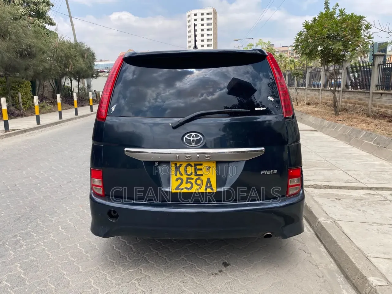 Toyota ISIS 2008 Blue