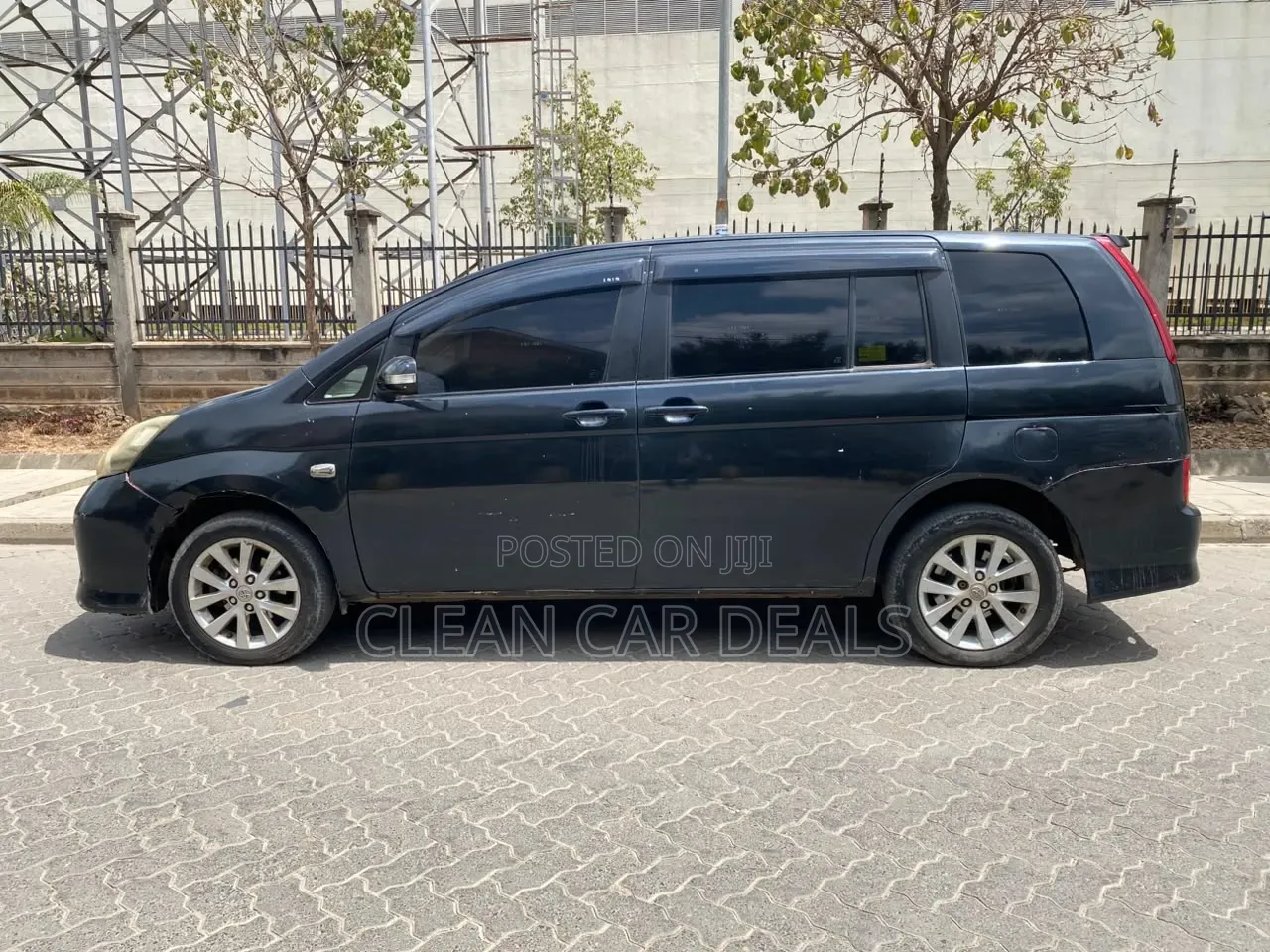 Toyota ISIS 2008 Blue