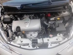 Toyota Vitz 2017 Pearl