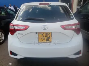 Toyota Vitz 2017 Pearl