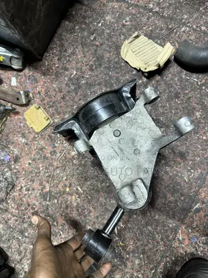 Nissan Sylphy Engine Mounting Sail