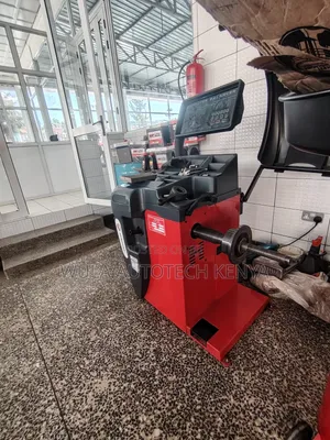 Heavy Duty and Commercial Sunshine Wheel Balancer S828 Machine