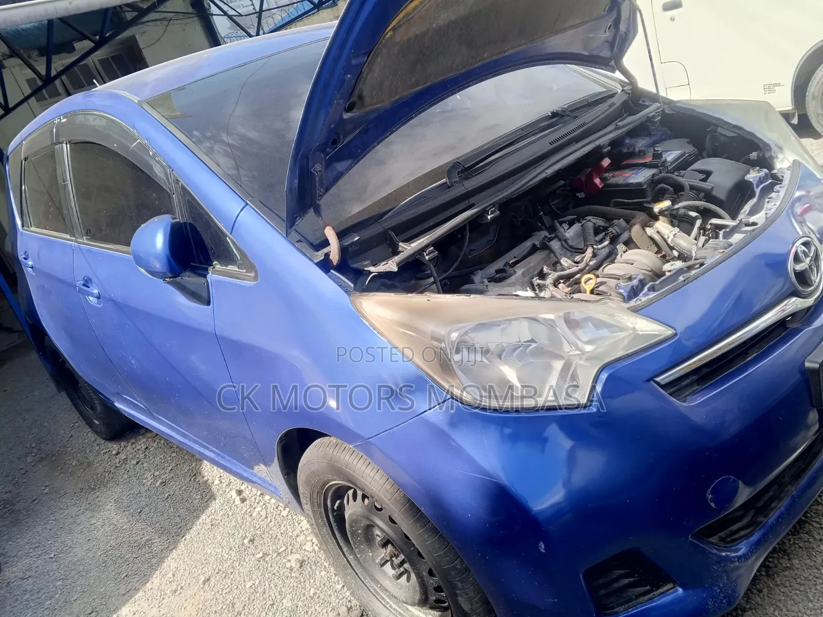 Toyota Ractis 2014 Blue