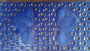 Blue and White Beautiful Mats for Beautiful Bathrooms.