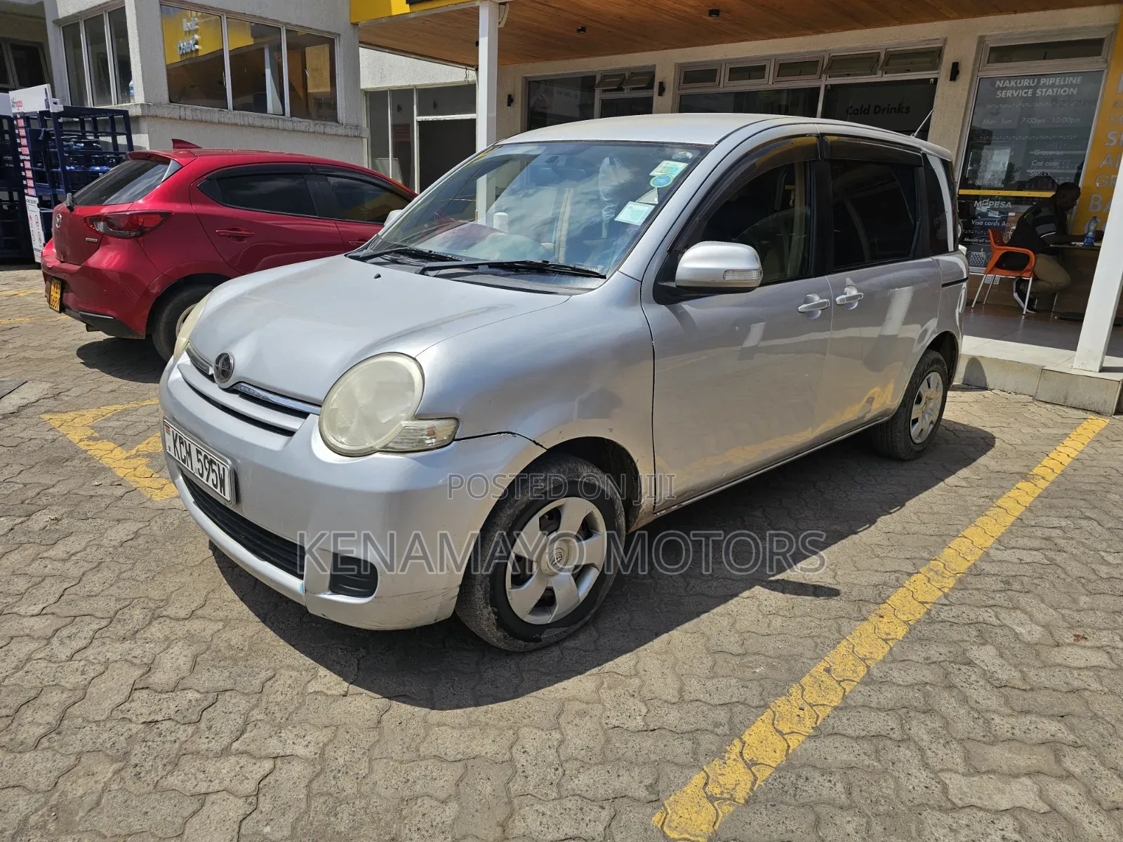 Toyota Sienta 2011 Silver