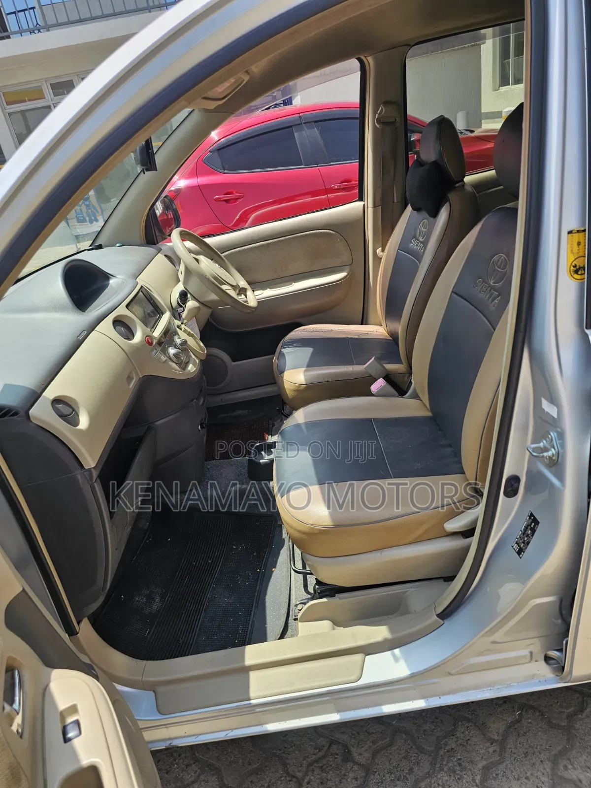 Toyota Sienta 2011 Silver