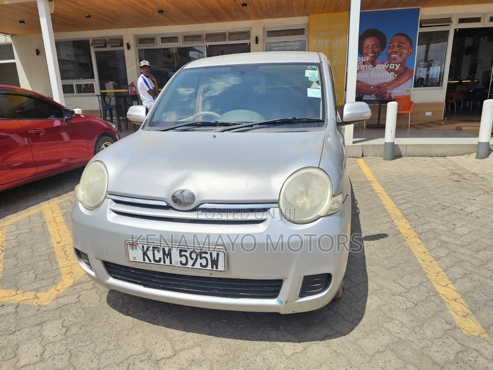 Toyota Sienta 2011 Silver
