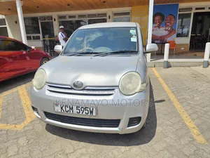 Toyota Sienta 2011 Silver