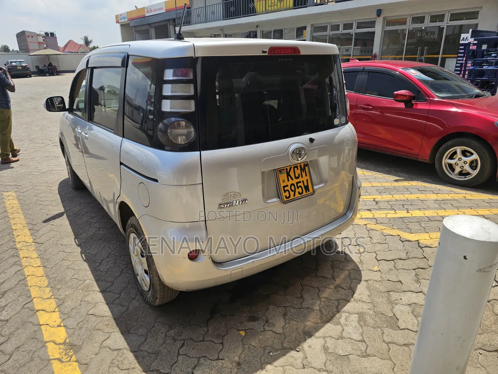 Toyota Sienta 2011 Silver