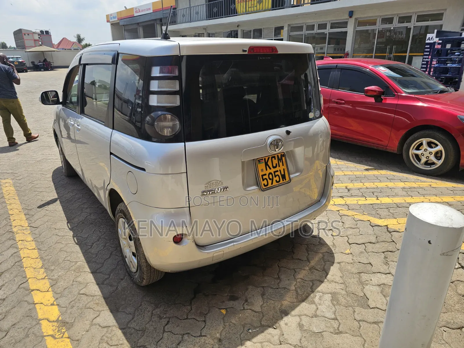 Toyota Sienta 2011 Silver