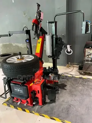 Heavy-Duty Tyre Changer With Helper Arm