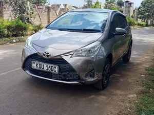 Toyota Vitz 2018 Gold