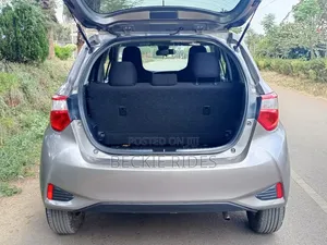 Toyota Vitz 2018 Gold