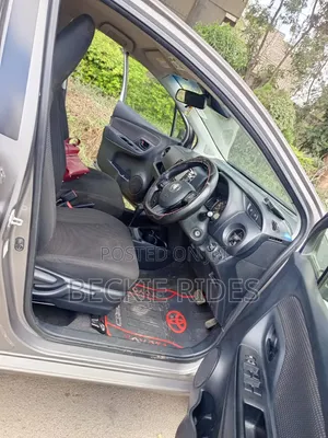Toyota Vitz 2018 Gold