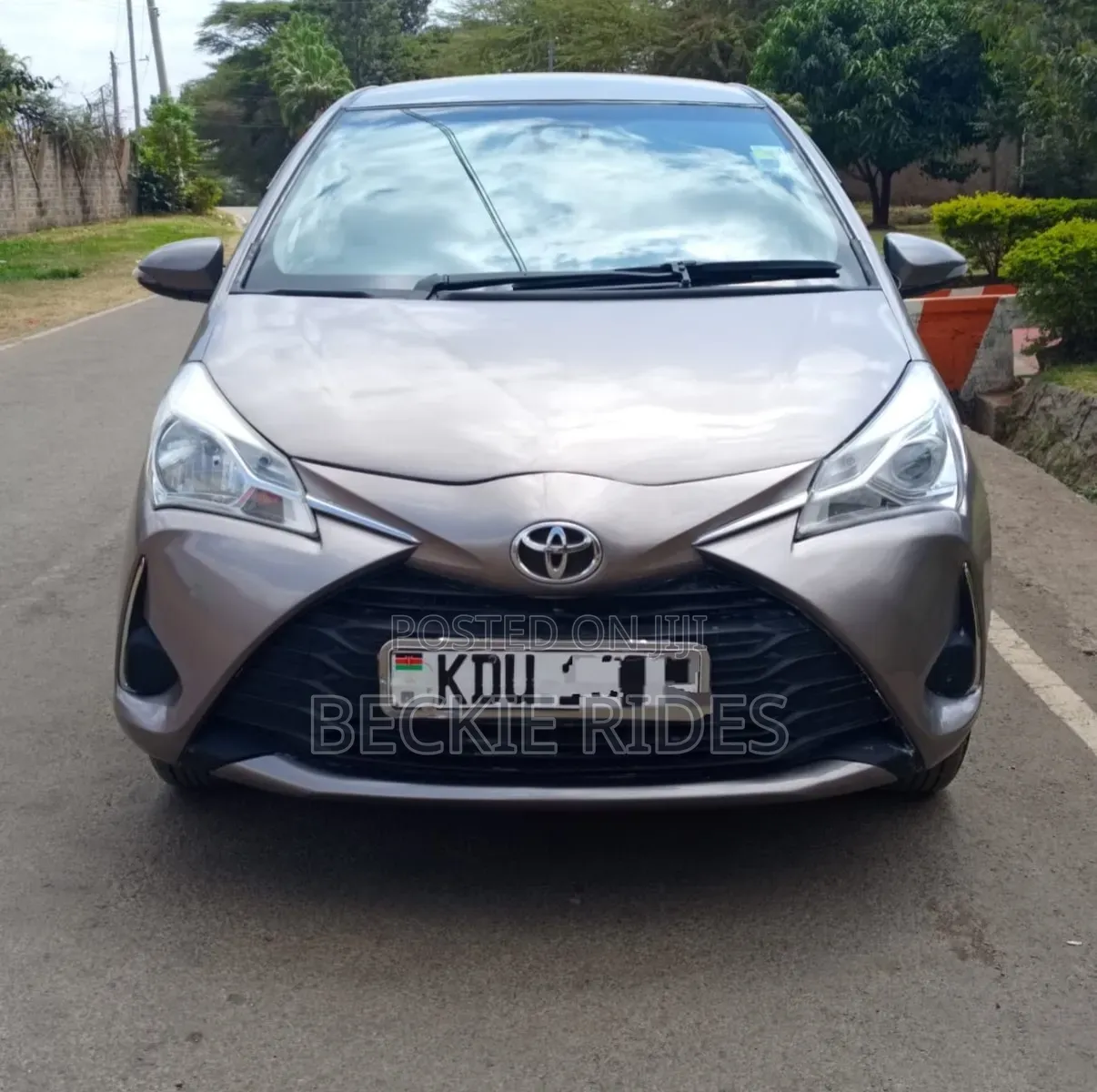 Toyota Vitz 2018 Gold