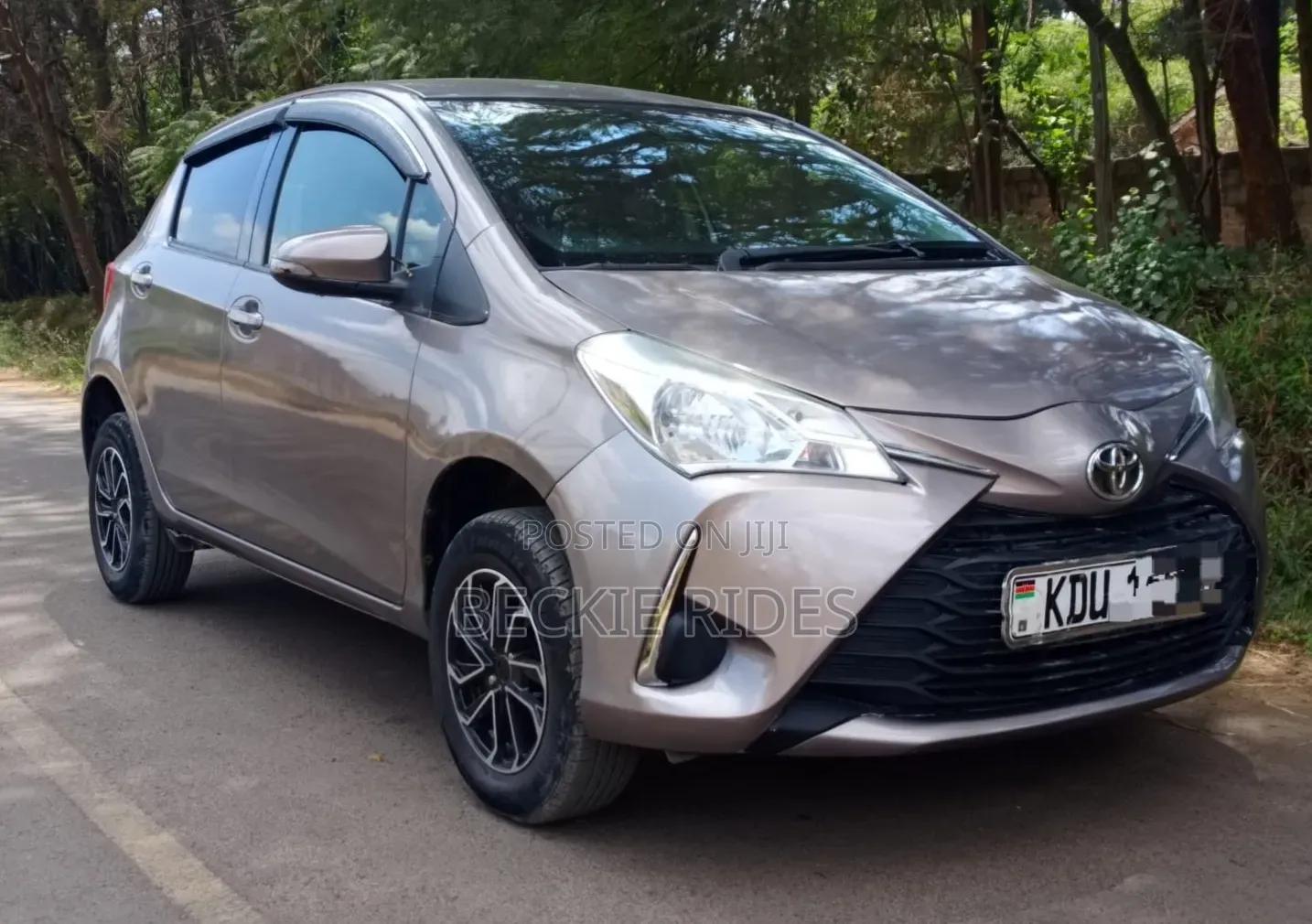 Toyota Vitz 2018 Gold
