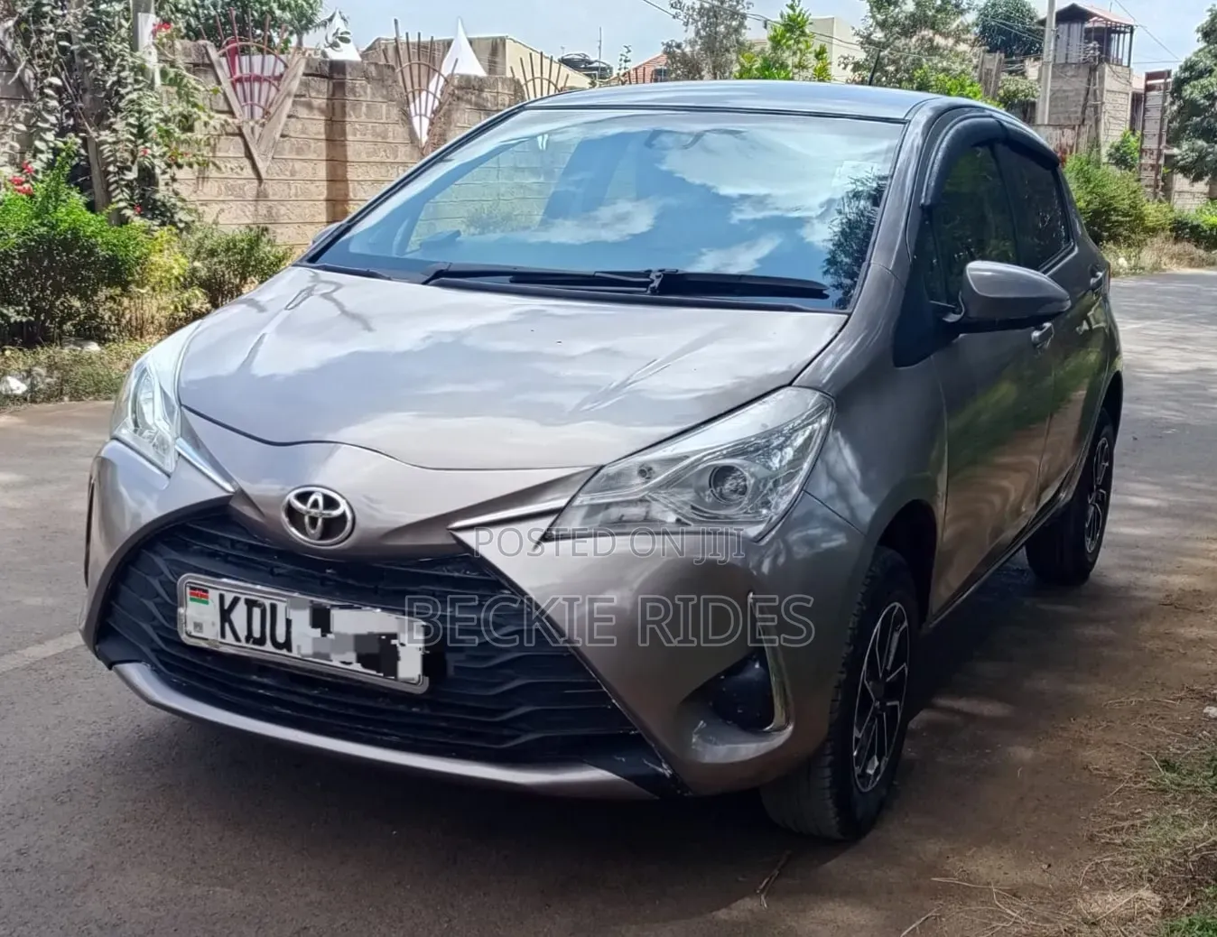 Toyota Vitz 2018 Gold