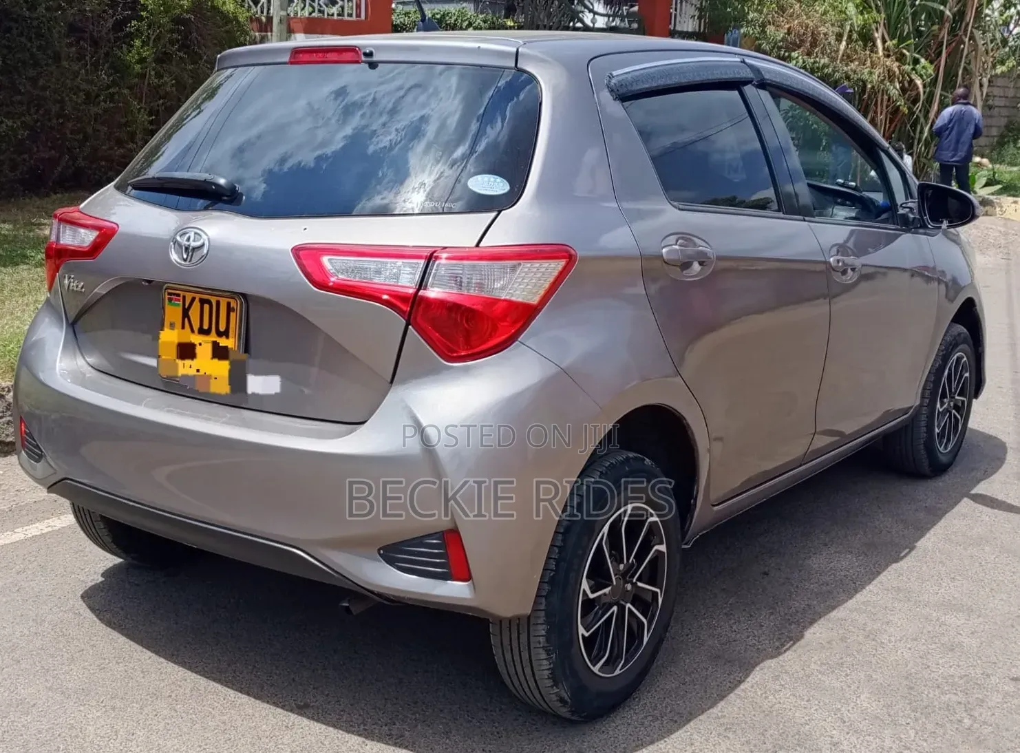 Toyota Vitz 2018 Gold