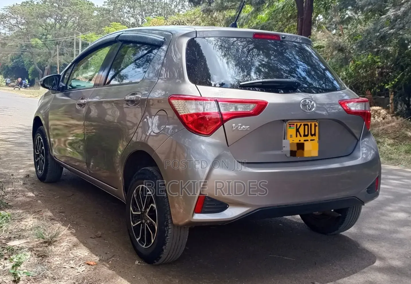 Toyota Vitz 2018 Gold