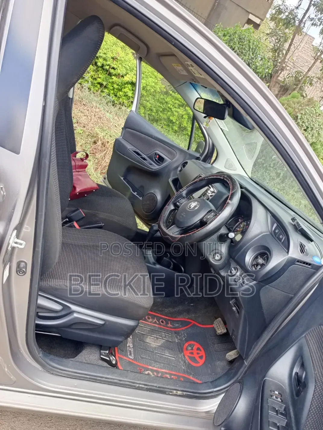 Toyota Vitz 2018 Gold