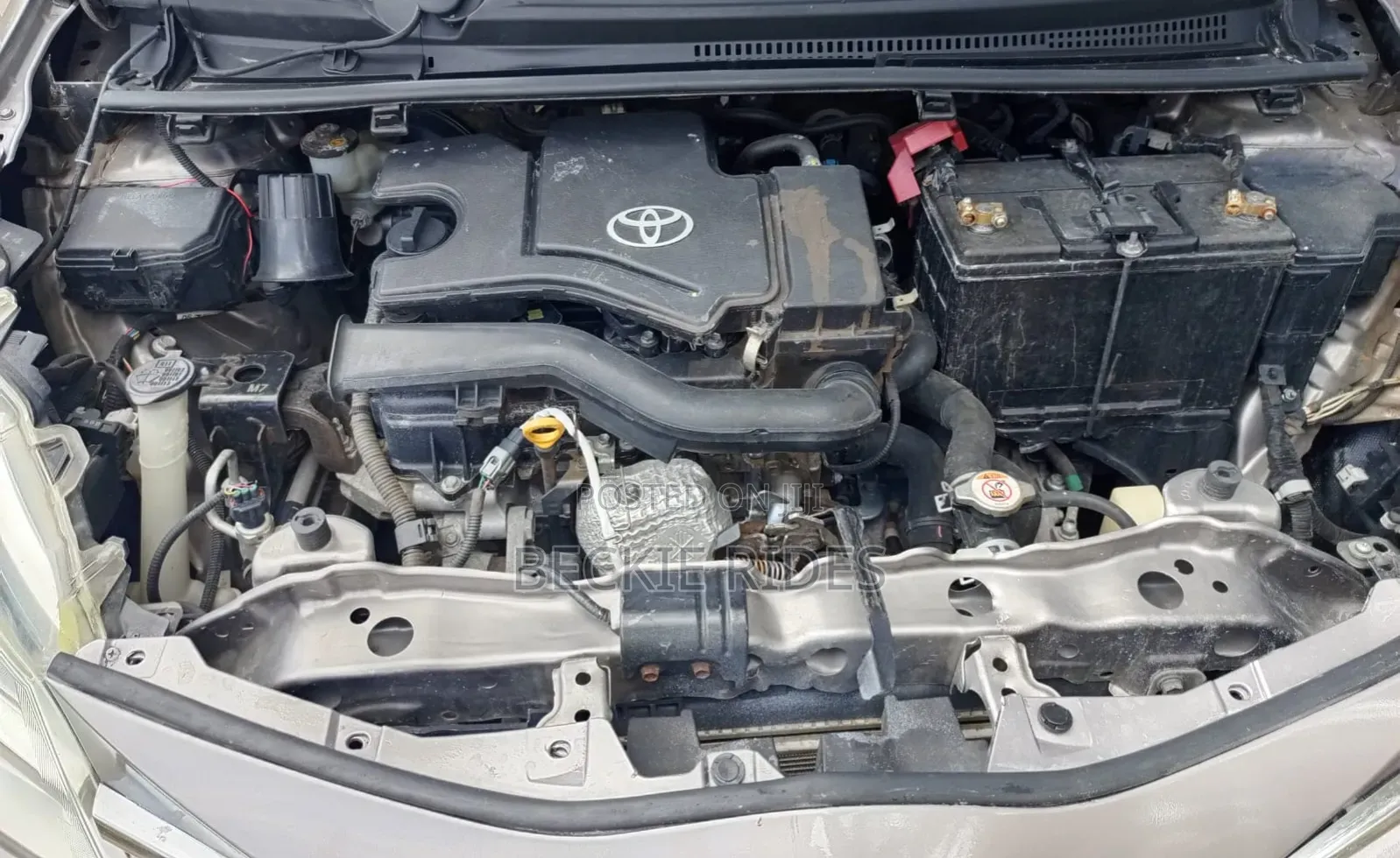 Toyota Vitz 2018 Gold