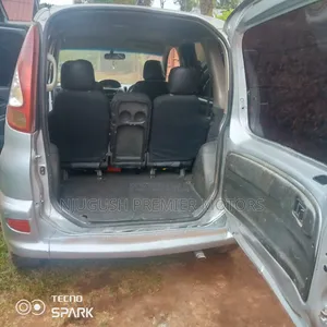 Toyota Fun Cargo 2005 Silver