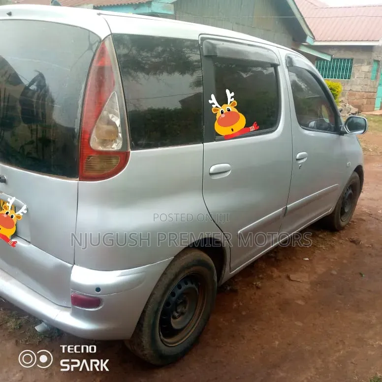Toyota Fun Cargo 2005 Silver