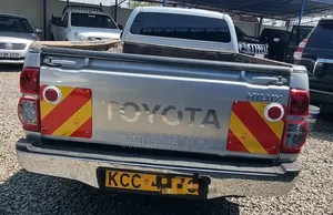 Toyota Hilux 2012 Silver
