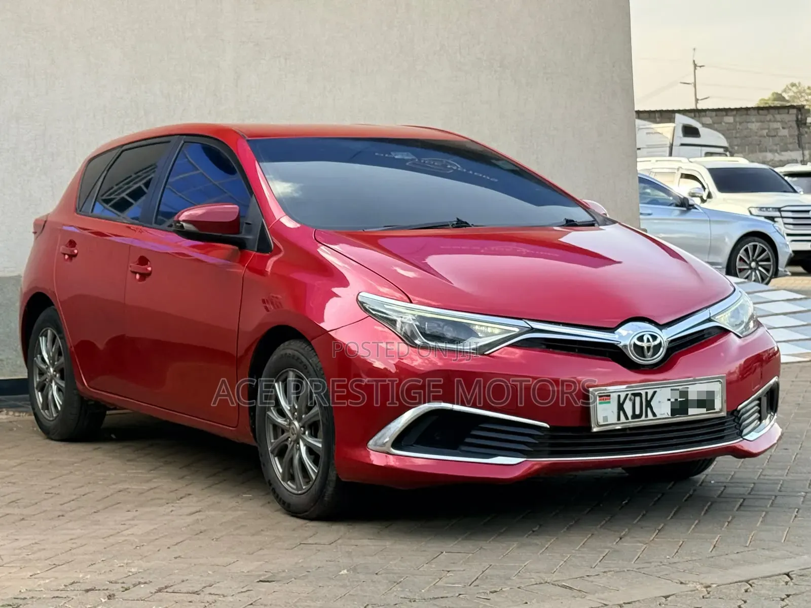 Toyota Auris 2016 Red