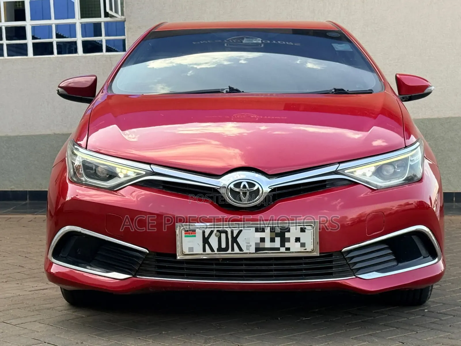 Toyota Auris 2016 Red